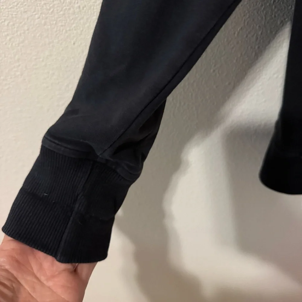 Lululemon Scuba Crew Black Stretch French Terry Pocket Athleisure Workout-6